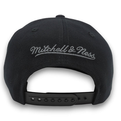 Mitchell & Ness Men's NBA Blackout Reflective Snapback Bulls