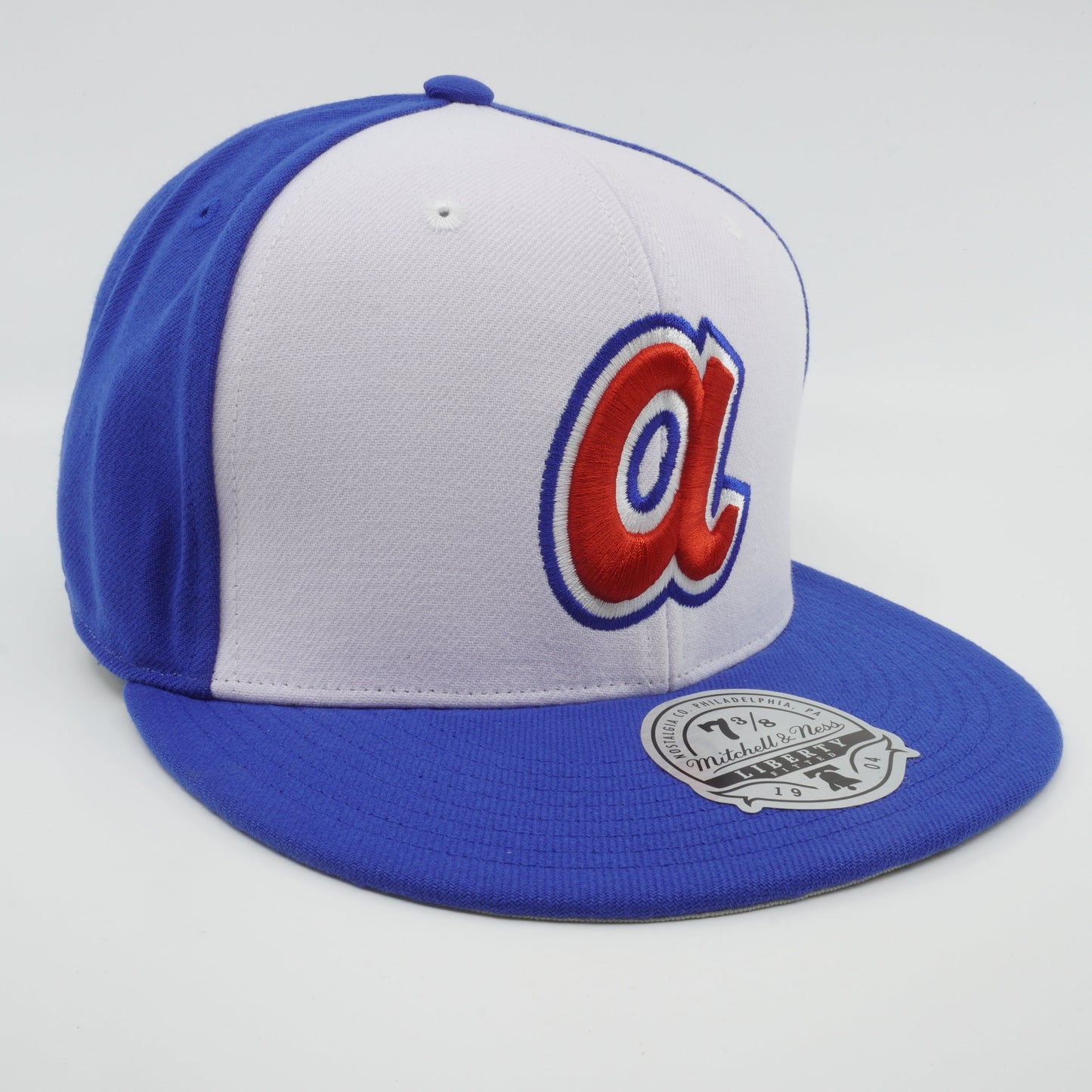 Mitchell & Ness Men's MLB Evergreen Fitted Coop Braves Fitted Caps