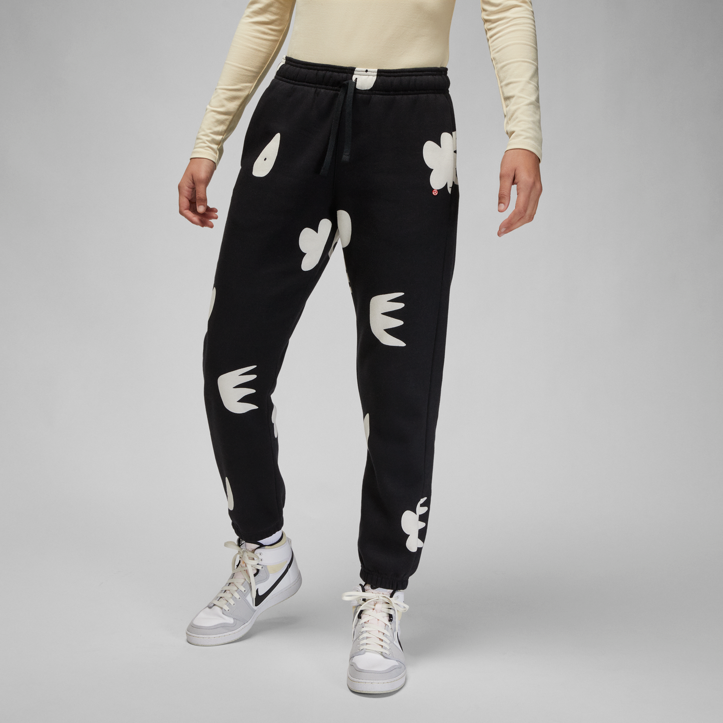 Air Jordan Women's X Artist Series By Mia Lee Fleece Pants - Dv2008-010