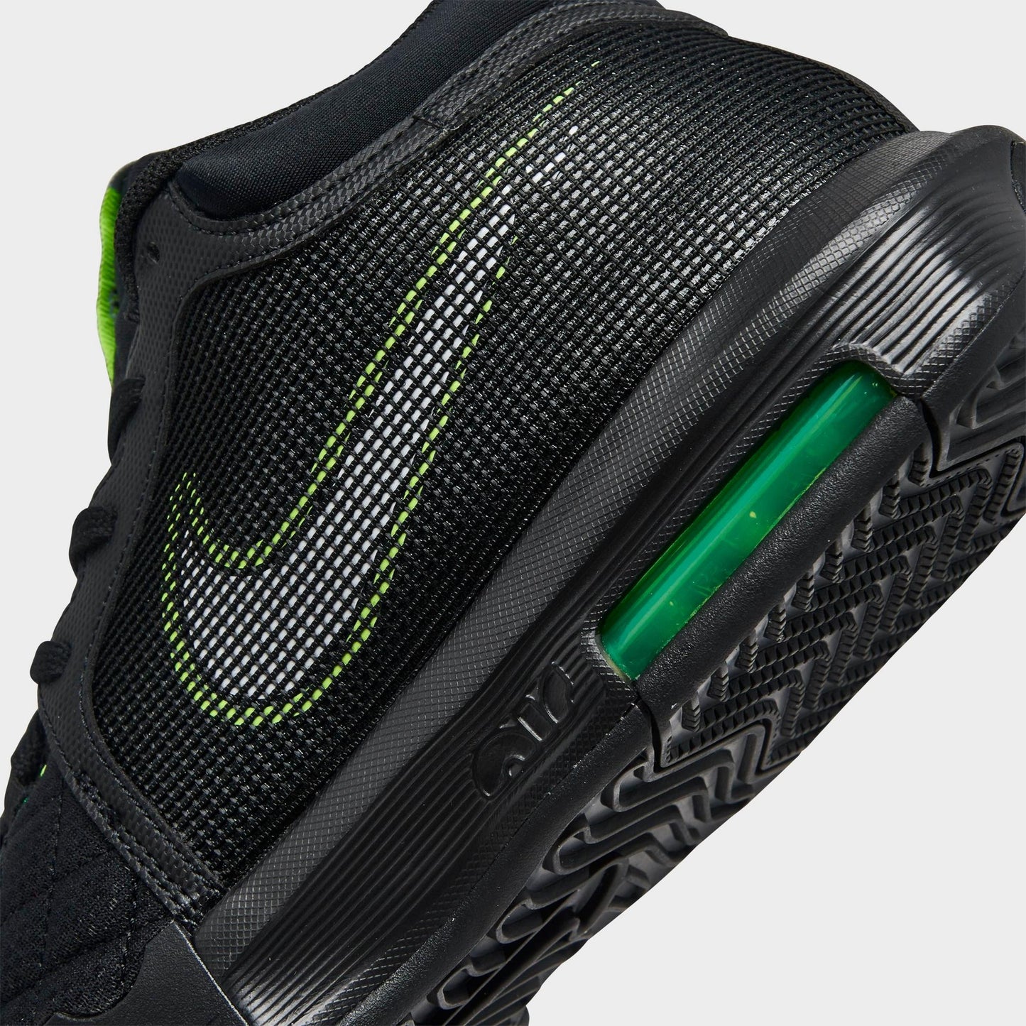 [fb2239-002] Mens Nike Lebron Witness Viii 'black Volt'
