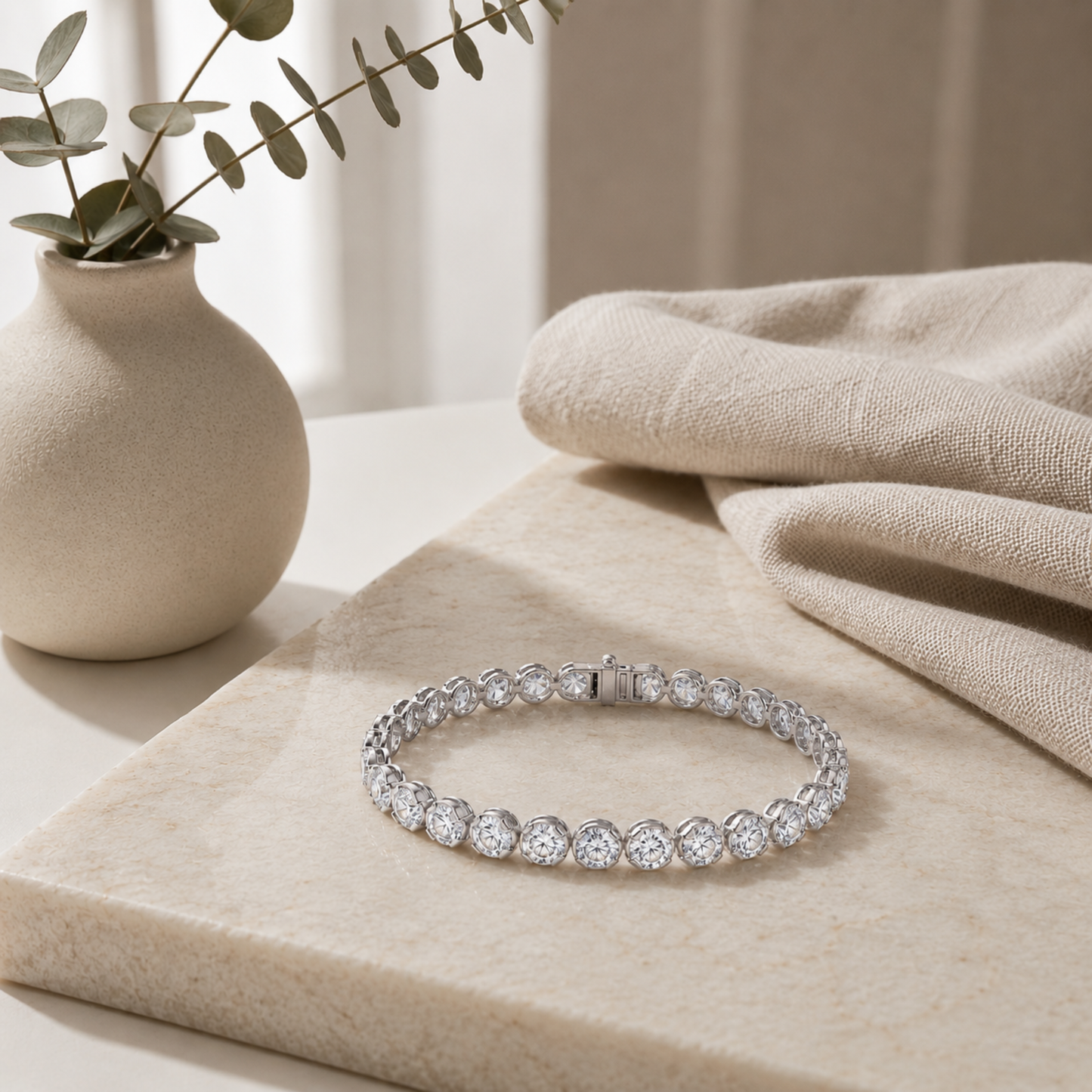 Round Shaped Lab Grown Diamond (F/VS) Bracelet in 14K Gold