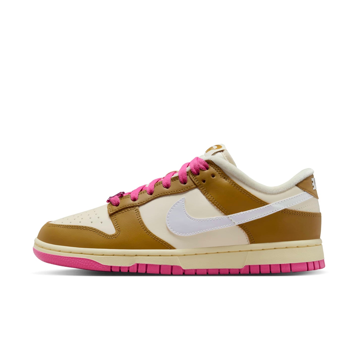 Nike Women's Dunk Low Se Sneakers