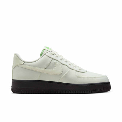 Nike Men's Air Force 1 '07 Lv8 Sneakers