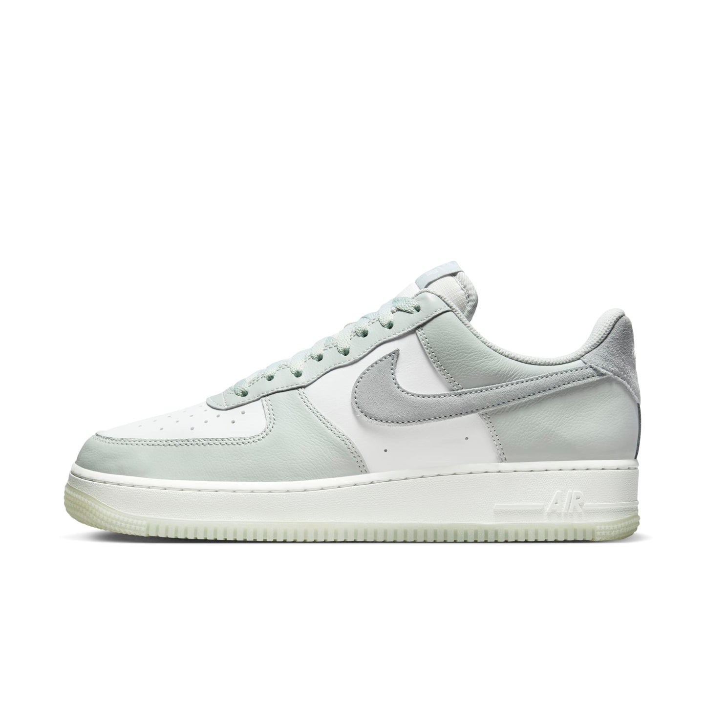Nike Men's Air Force 1 '07 Lv8 Sneakers