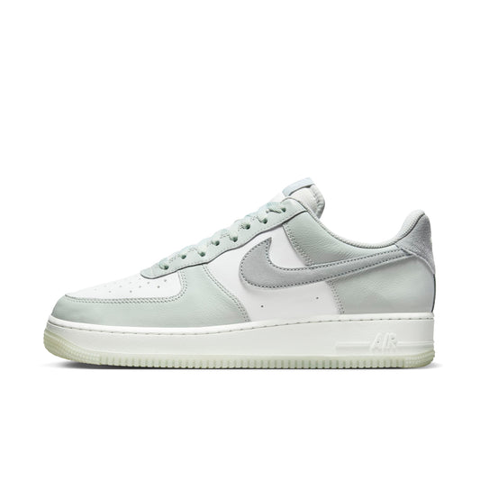 Nike Men's Air Force 1 '07 Lv8 Sneakers