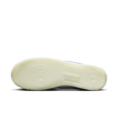 Nike Men's Air Force 1 '07 Lv8 Sneakers