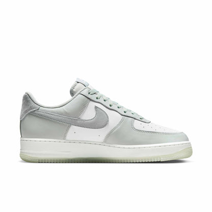 Nike Men's Air Force 1 '07 Lv8 Sneakers