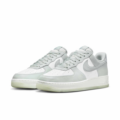 Nike Men's Air Force 1 '07 Lv8 Sneakers