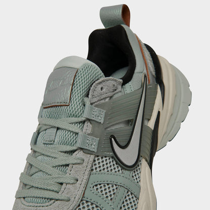 [fn6703-003] Womens Nike V2k Run 'light Pumic Black Chrome'