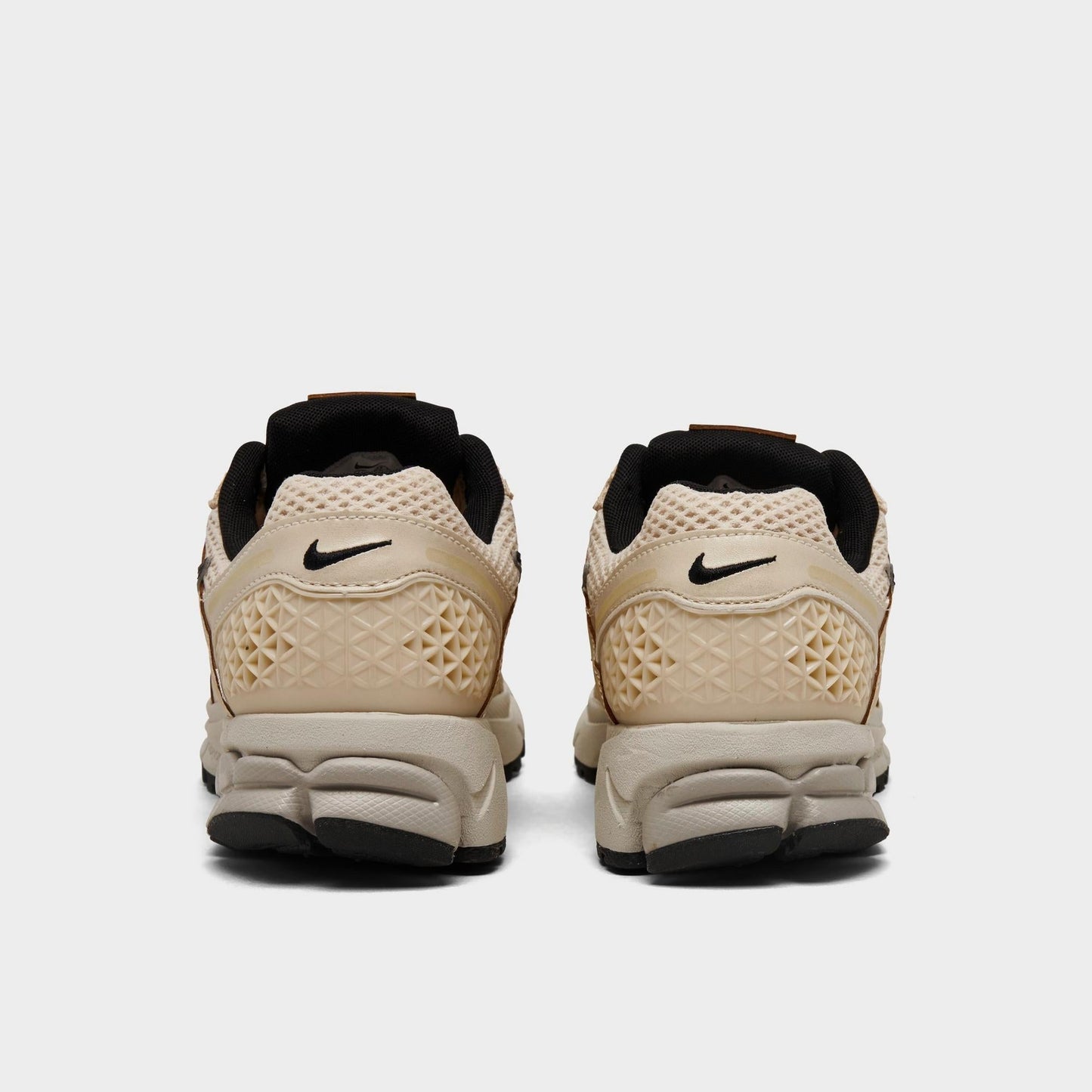 [fn6742-200] Womens Nike Zoom Vomero 5 'pearl White'