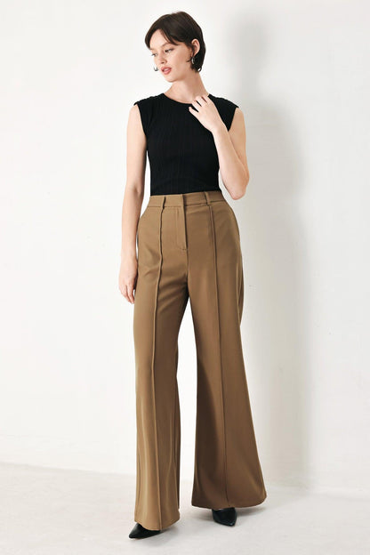 Rich Silhouette Woven Pants