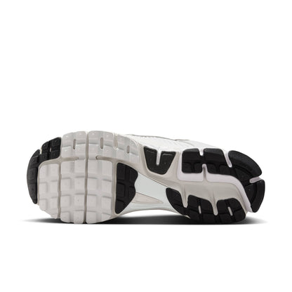 Nike Women's Zoom Vomero 5 Sneakers