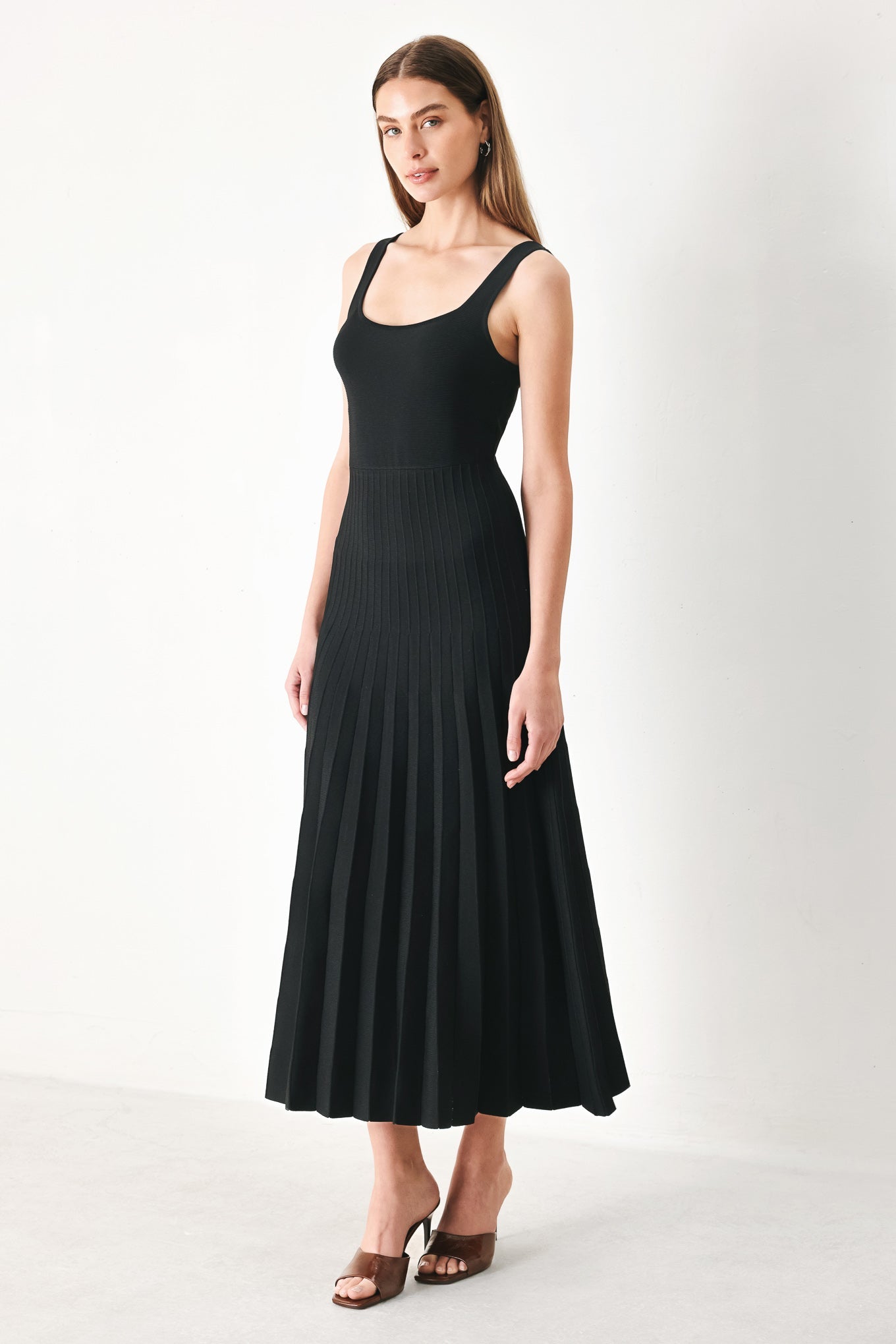 Mono Form Sweater Knit Midi Dress
