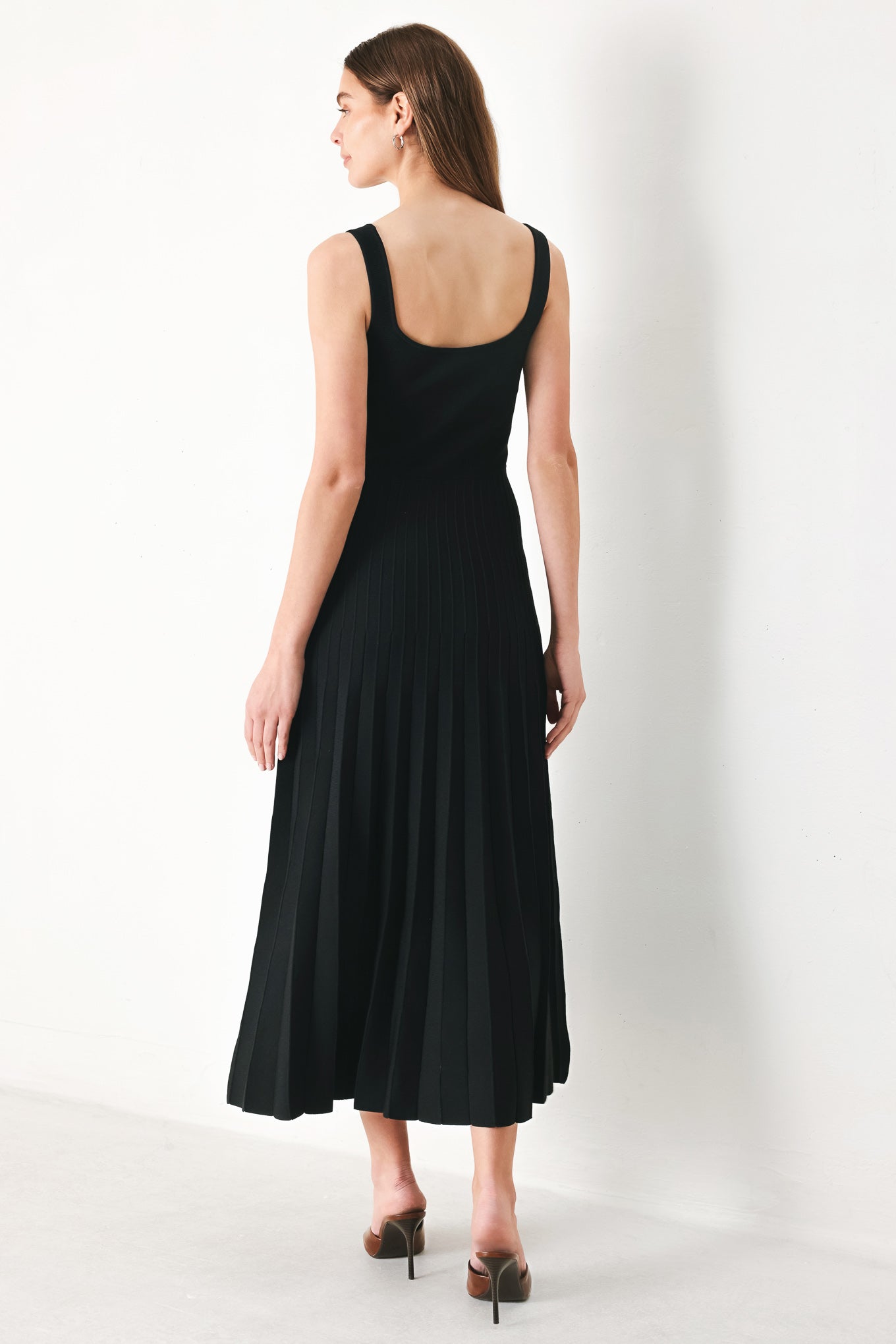 Mono Form Sweater Knit Midi Dress