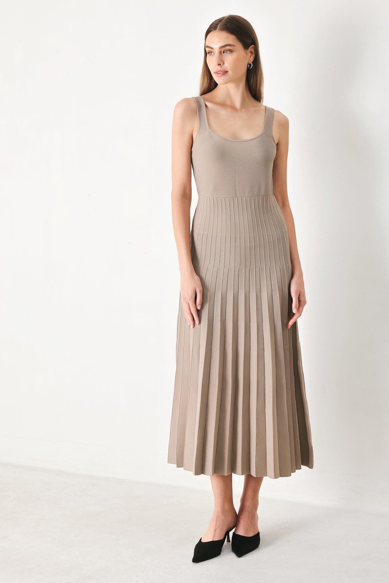 Mono Form Sweater Knit Midi Dress