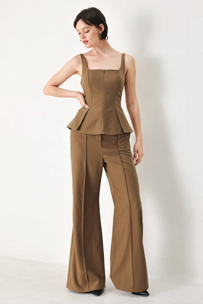 Rich Silhouette Woven Top