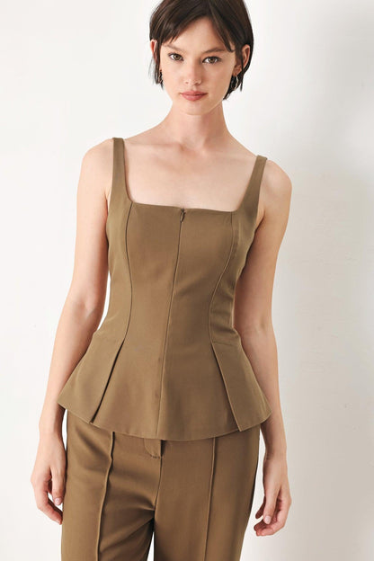 Rich Silhouette Woven Top