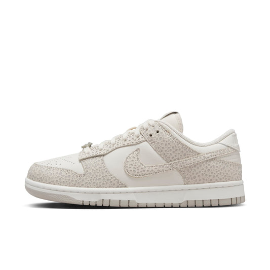 Nike Women's W Dunk Low Prm Sneakers