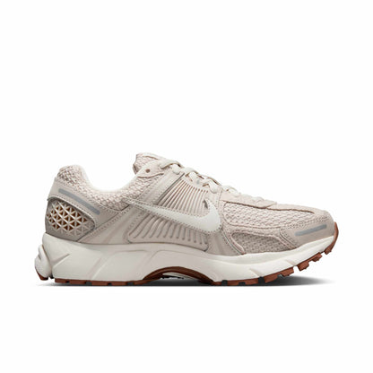 Nike Women's Zoom Vomero 5