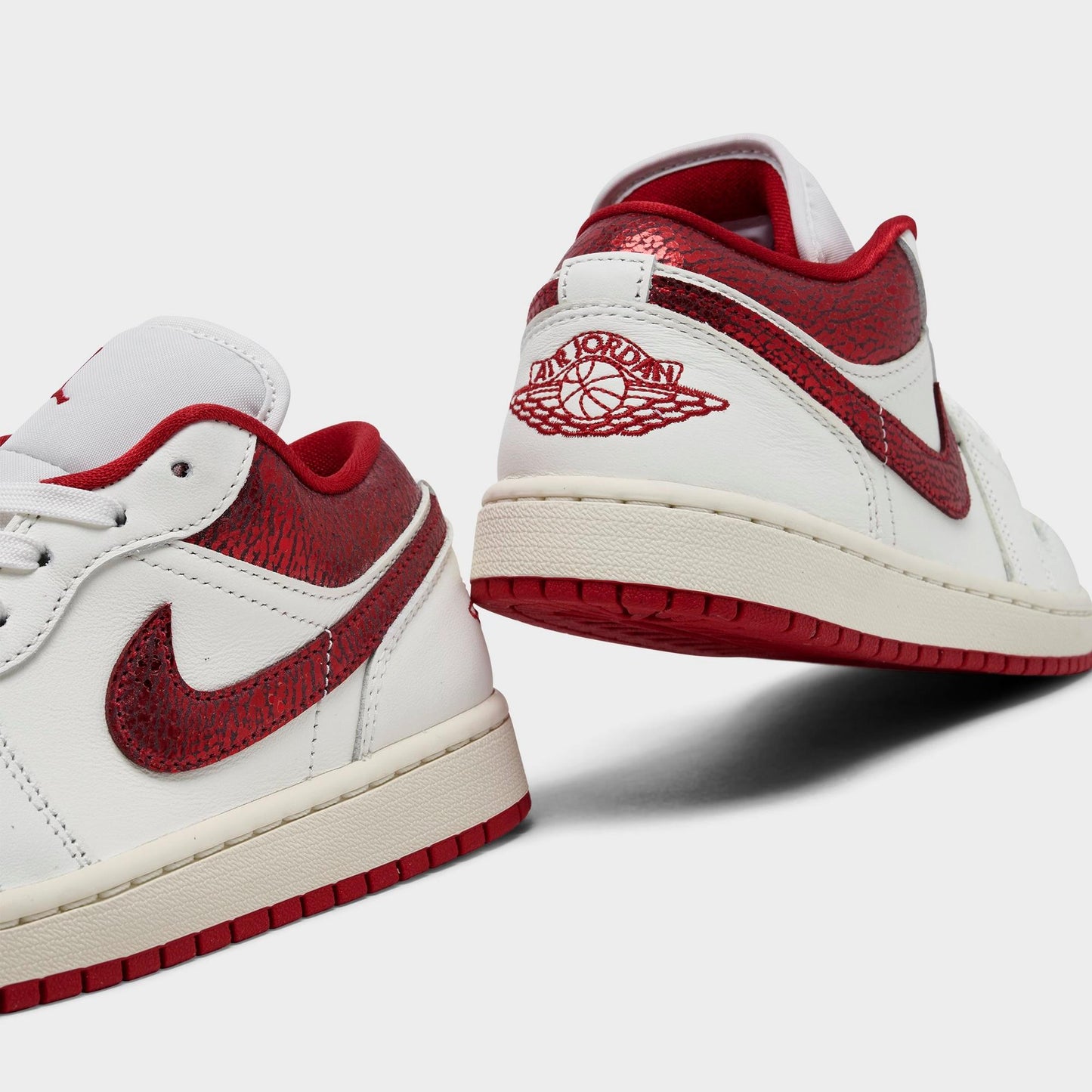 [hj9338-106] Womens Air Jordan Retro 1 Low 'ruby'