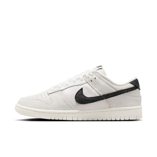Nike Women's Dunk Low Se Sneakers