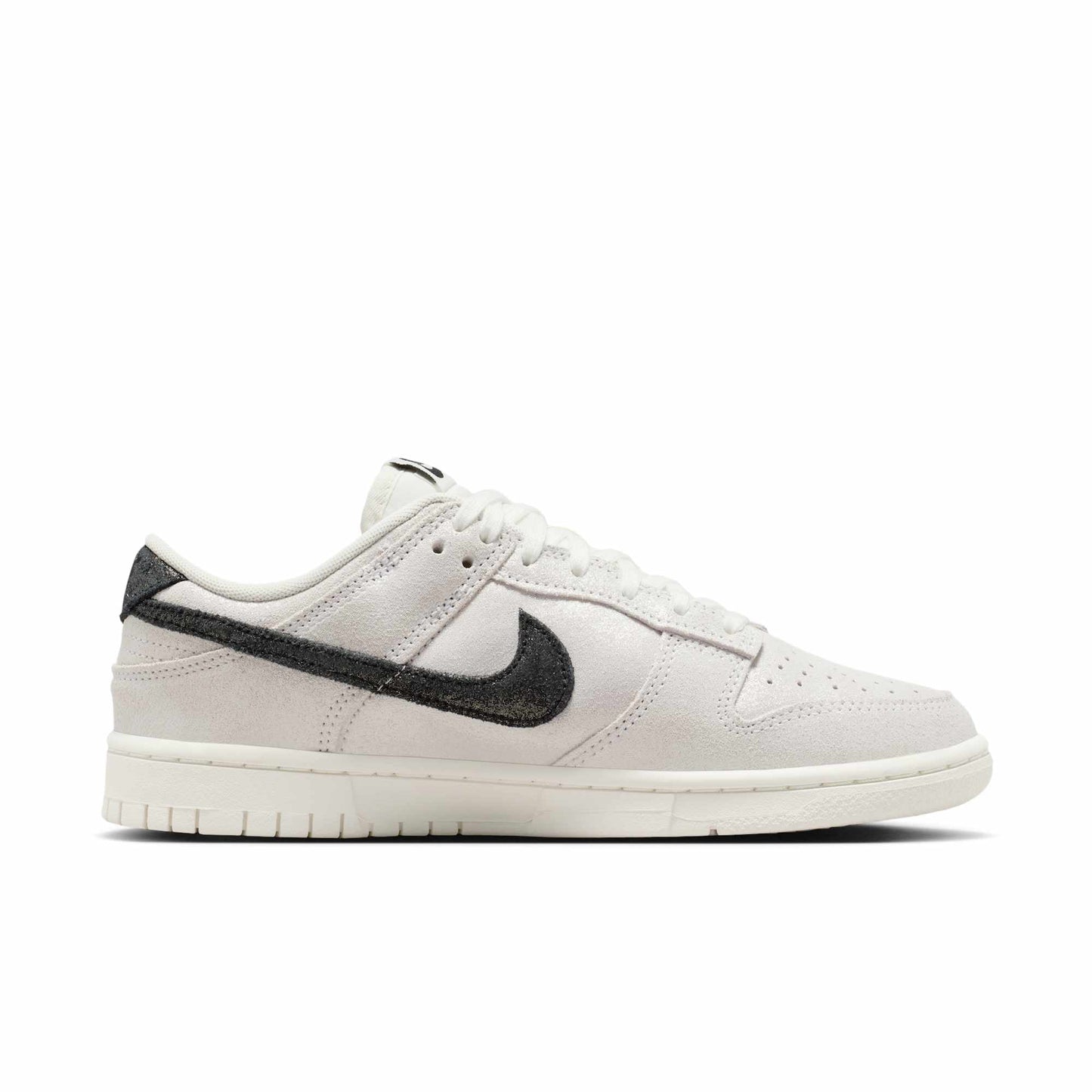 Nike Women's Dunk Low Se Sneakers