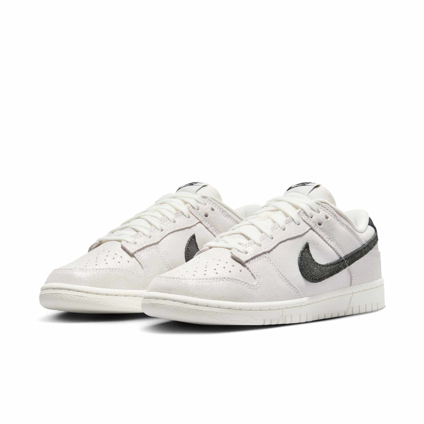 Nike Women's Dunk Low Se Sneakers
