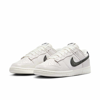 Nike Women's Dunk Low Se Sneakers