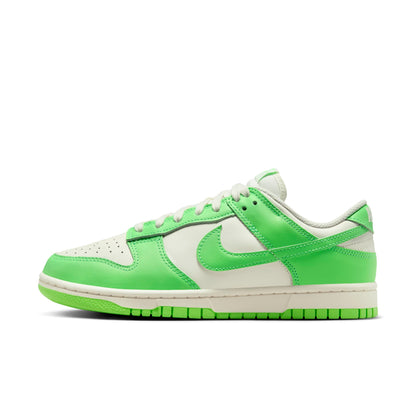 Nike Women's W Dunk Low Sneakers