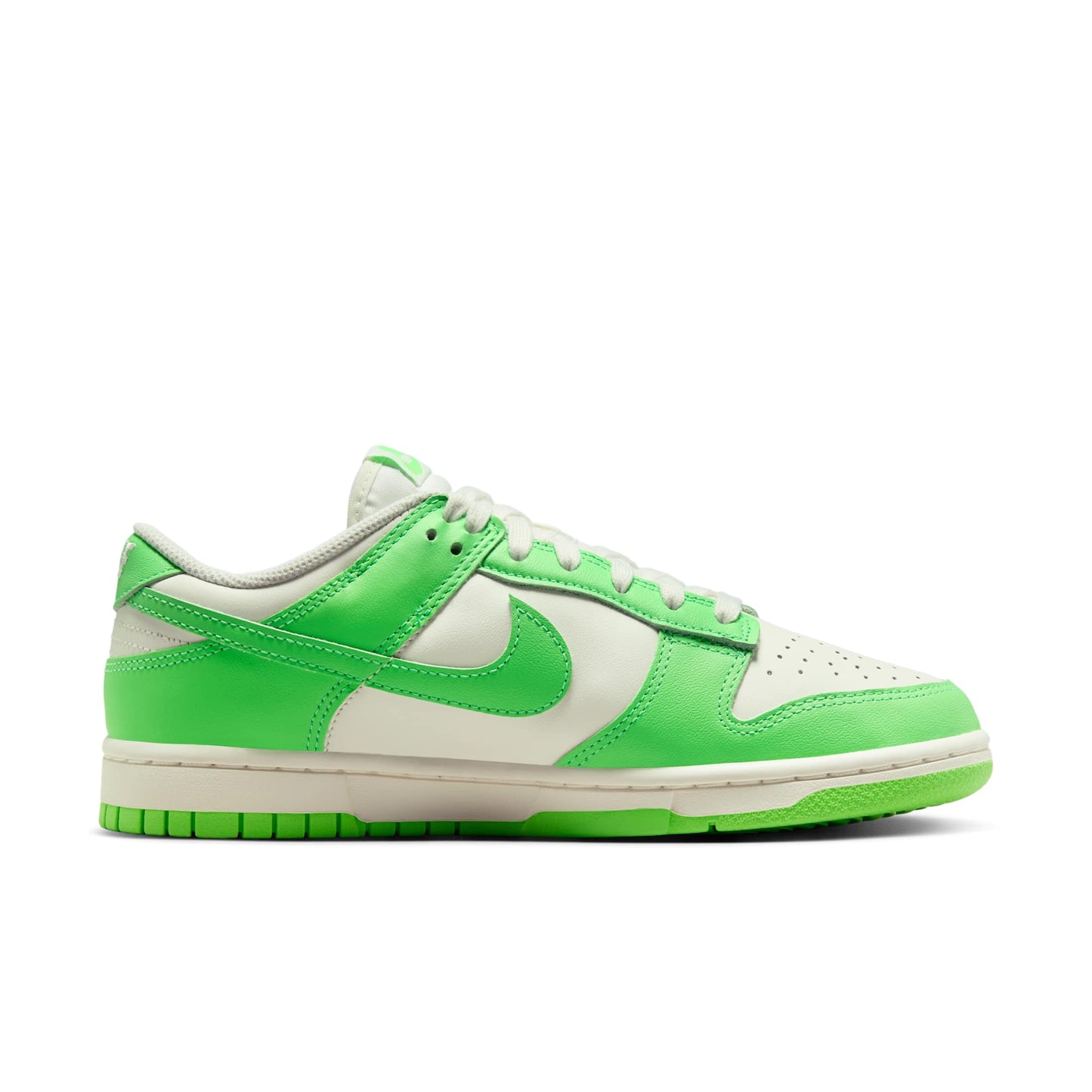 Nike Women's W Dunk Low Sneakers