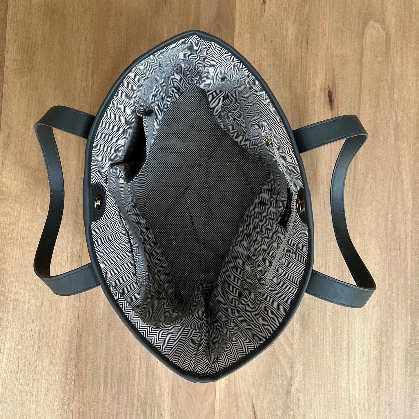 Threaded Pear kira Tote.