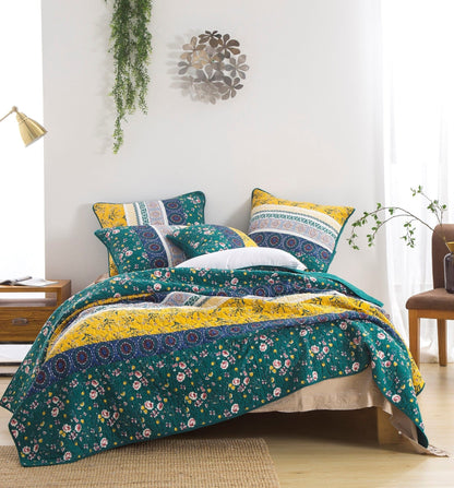 DaDa Bedding Gardenia Green Floral Patchwork Quilt Set
