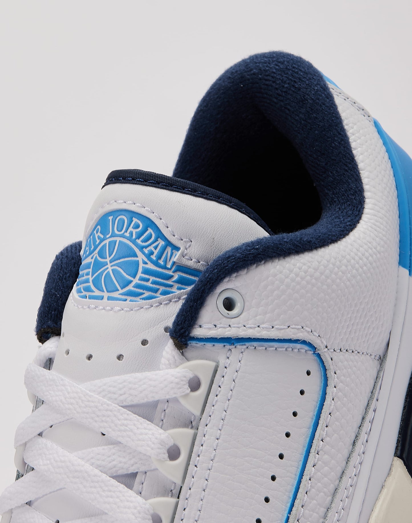 Grade School Air Jordan Retro 2/3 Gs 'White/Uni Blue Midnight Navy' - FD0384-144