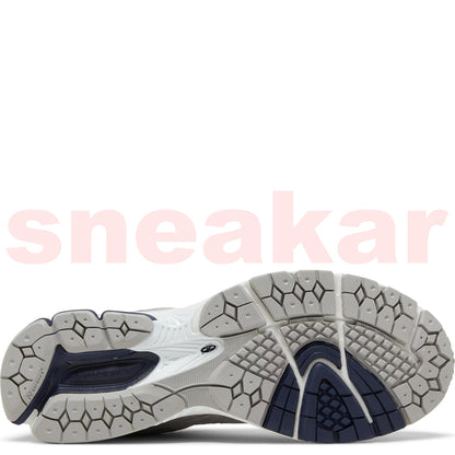 New Balance Men's X Thisisneverthat M2002Rth Sneakers