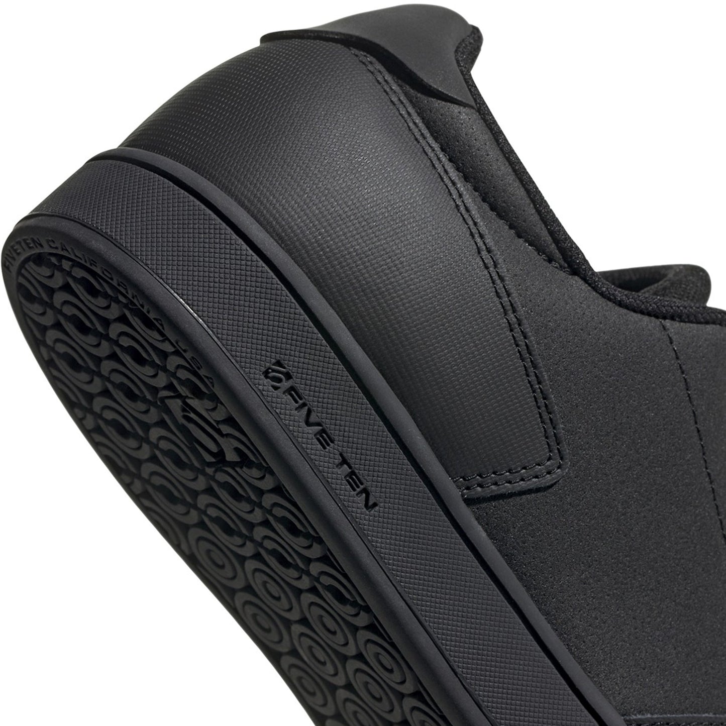 adidas Men's Five Ten 5.10 District Clips Sneakers