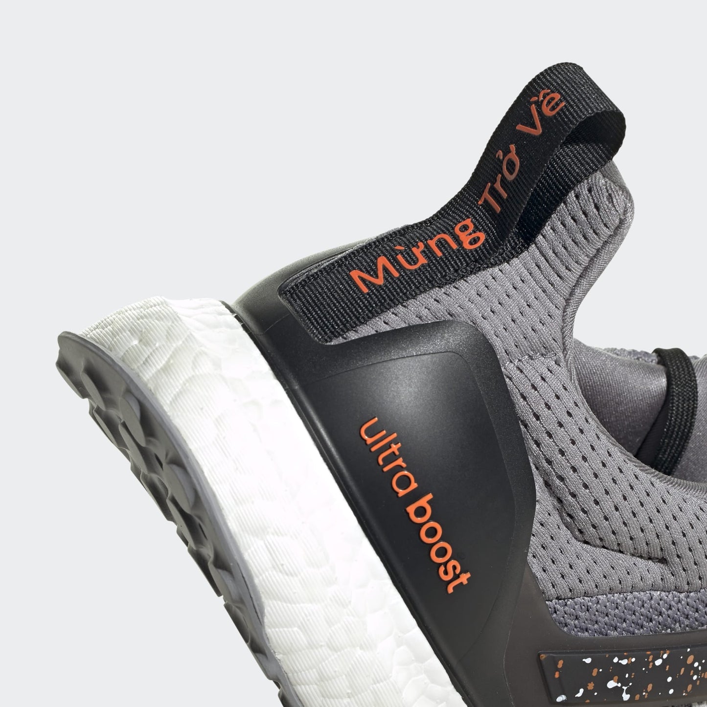 Ho Chi Minh - Grey Three / Core Black / Orange-