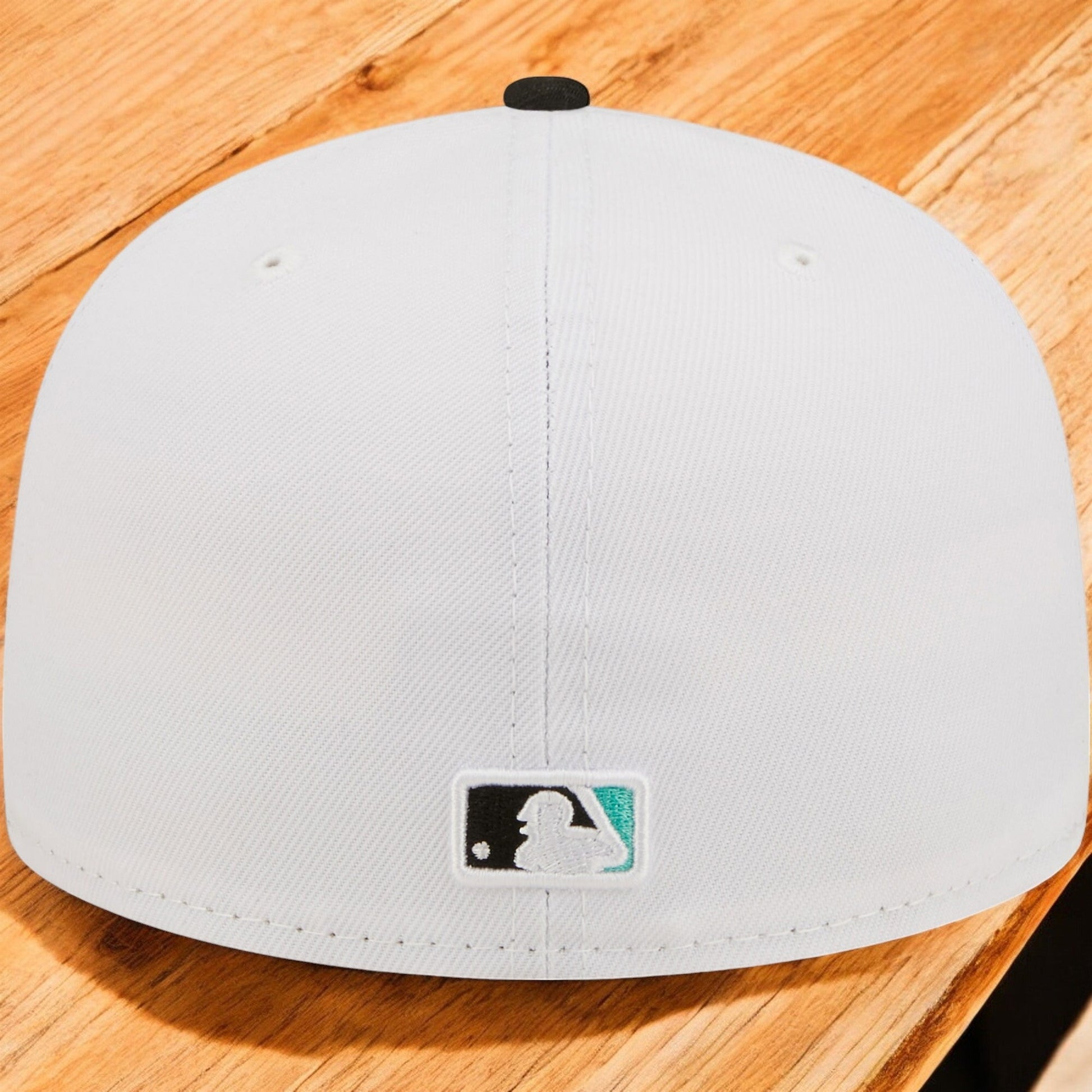White/Black/Aqua-