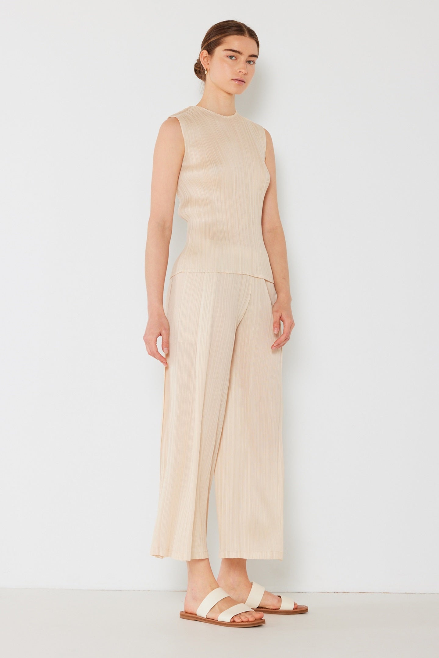 Marina West P03WP Pleated Wide-Leg Cropped Pants