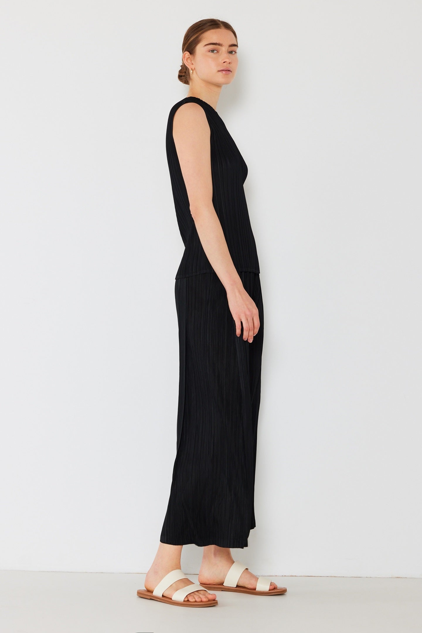 Marina West P03WP Pleated Wide-Leg Cropped Pants