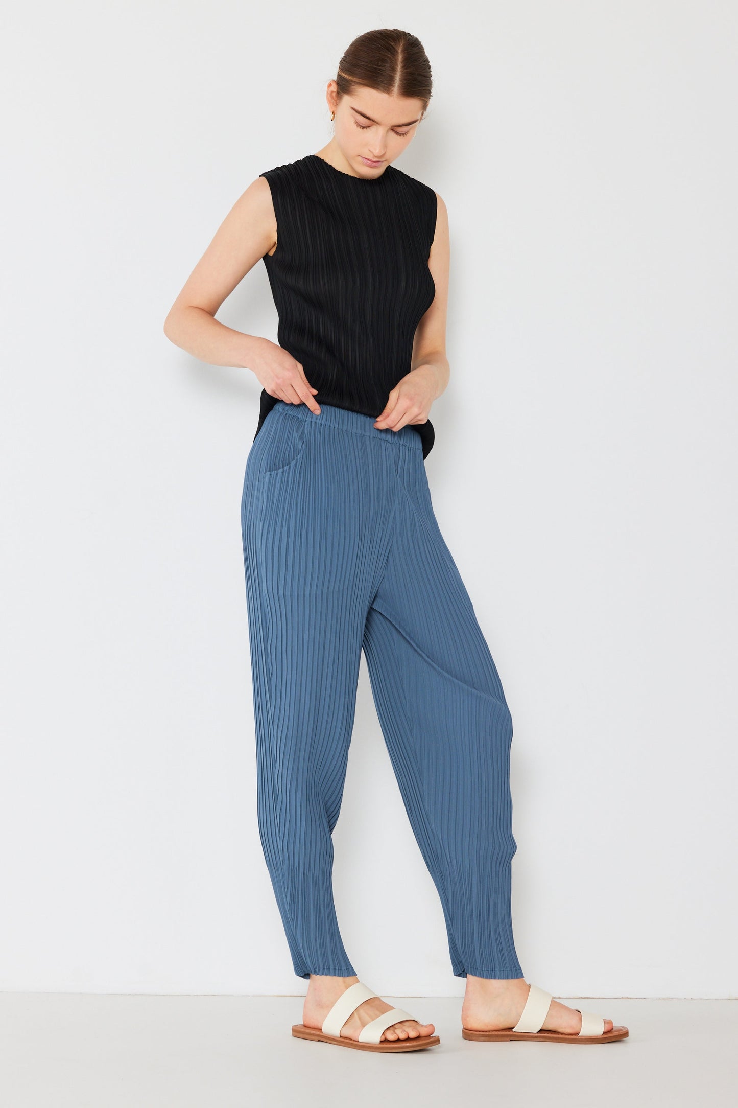 Pleated Relaxed-Fit Slight Drop Crotch Pants (P04JG) - Steel Blue