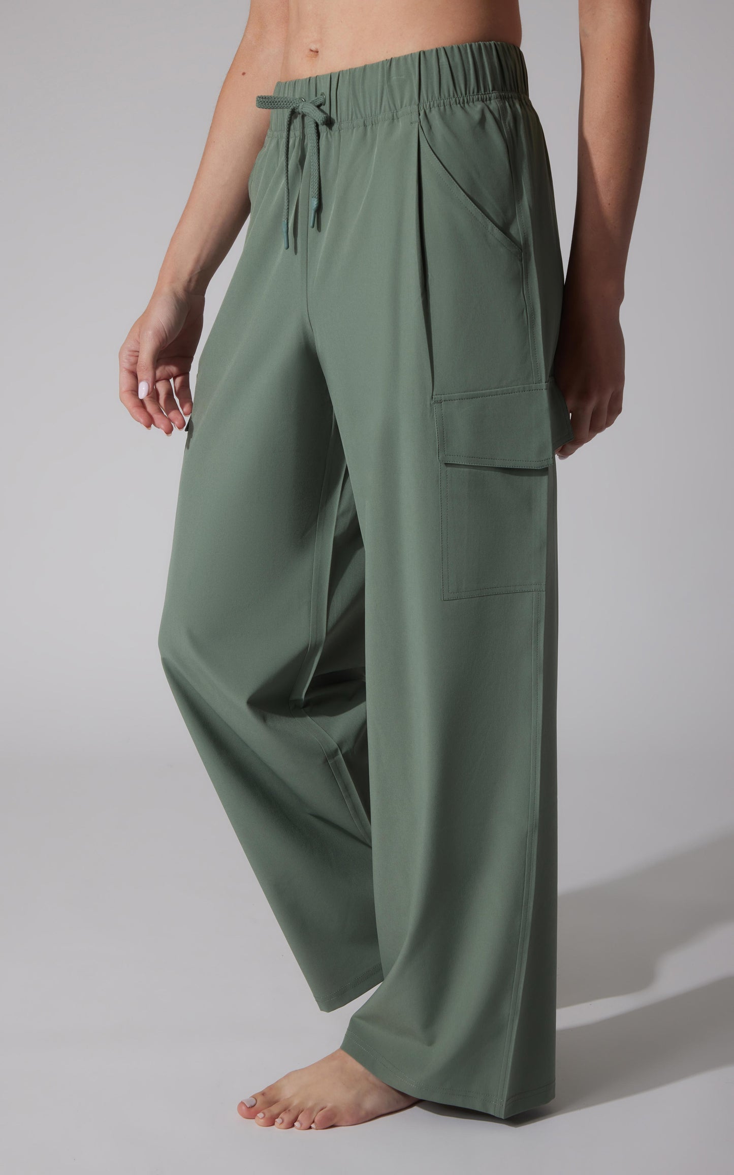 Lightstreme Wide Leg Cargo Pocket Pant