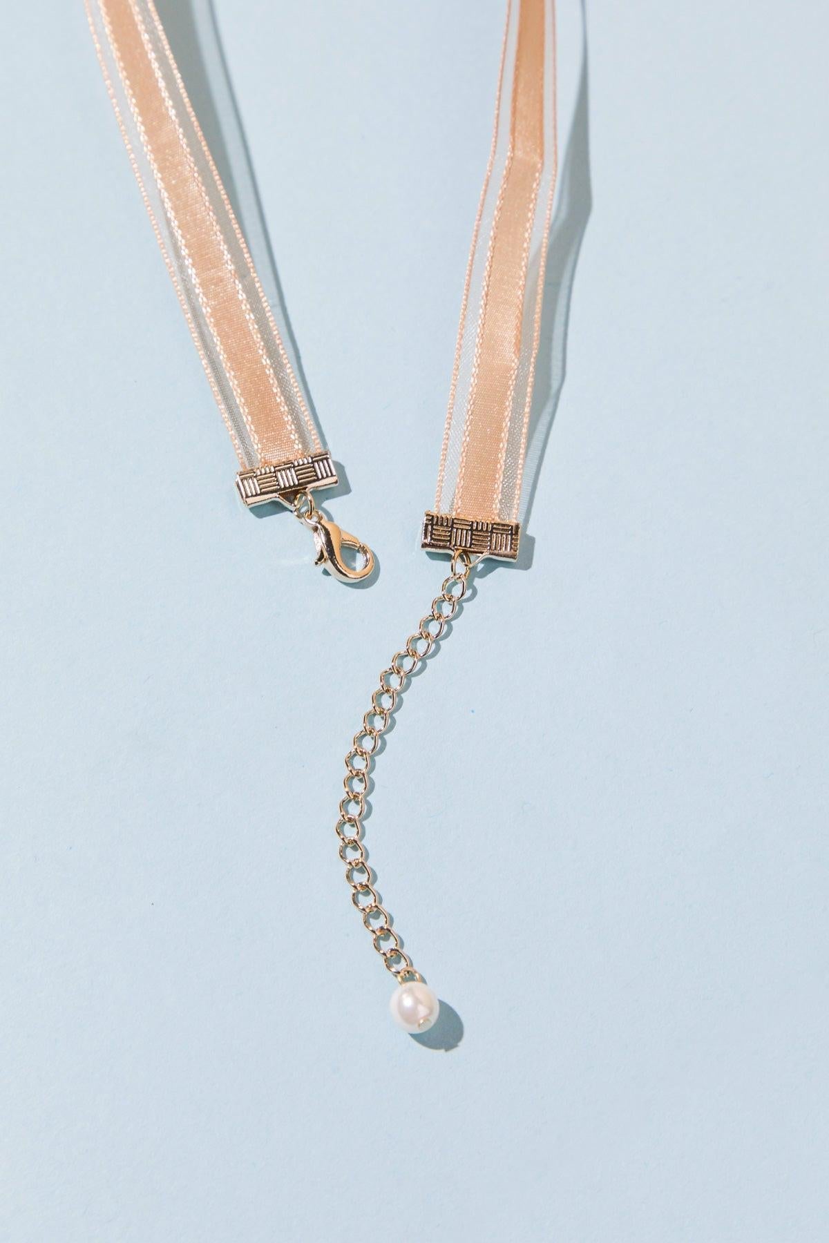Reminiscent Lace Choker