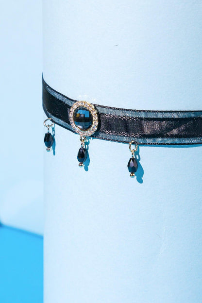 Reminiscent Lace Choker