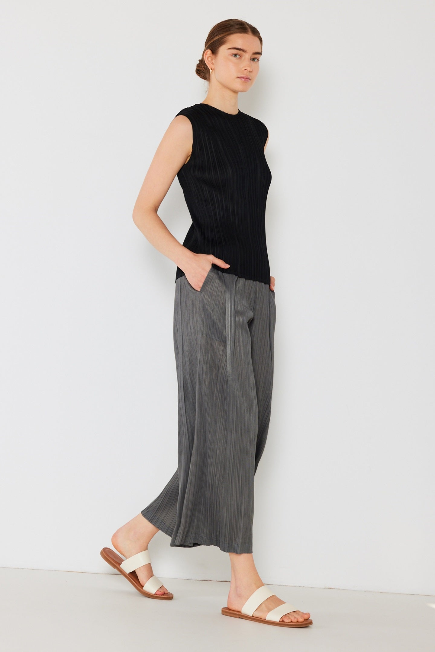 Marina West P03WP Pleated Wide-Leg Cropped Pants