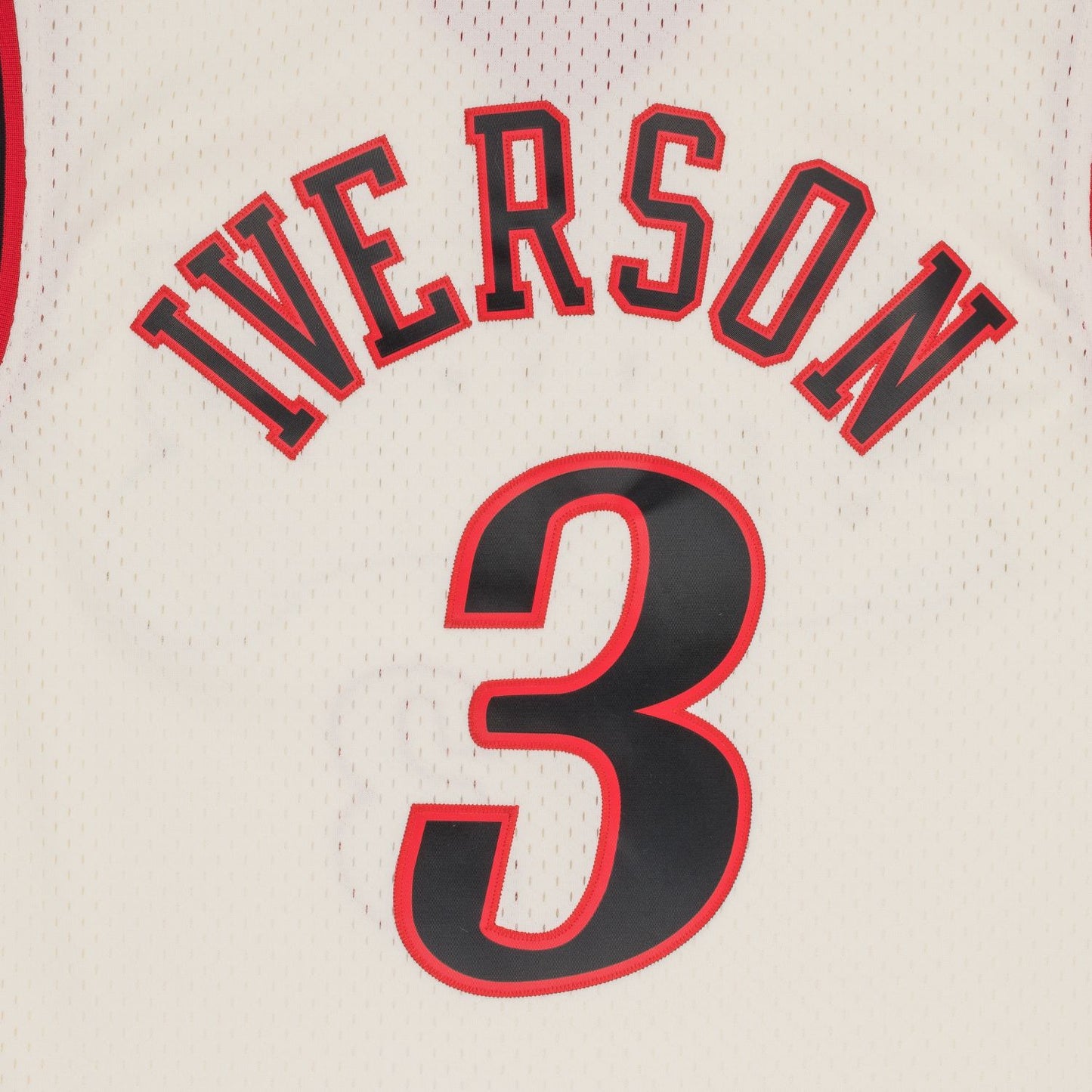 Mitchell & Ness Men's Cream Team Color Swingman Jersey 76Ers 2000 Allen Iverson