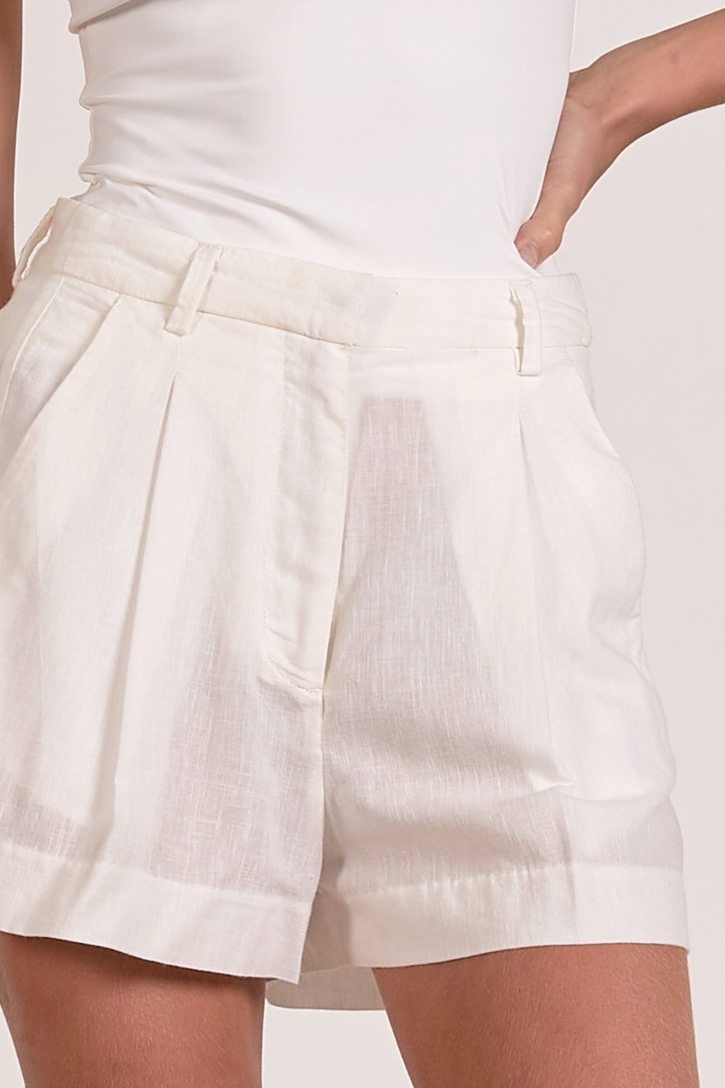 Toto Short White