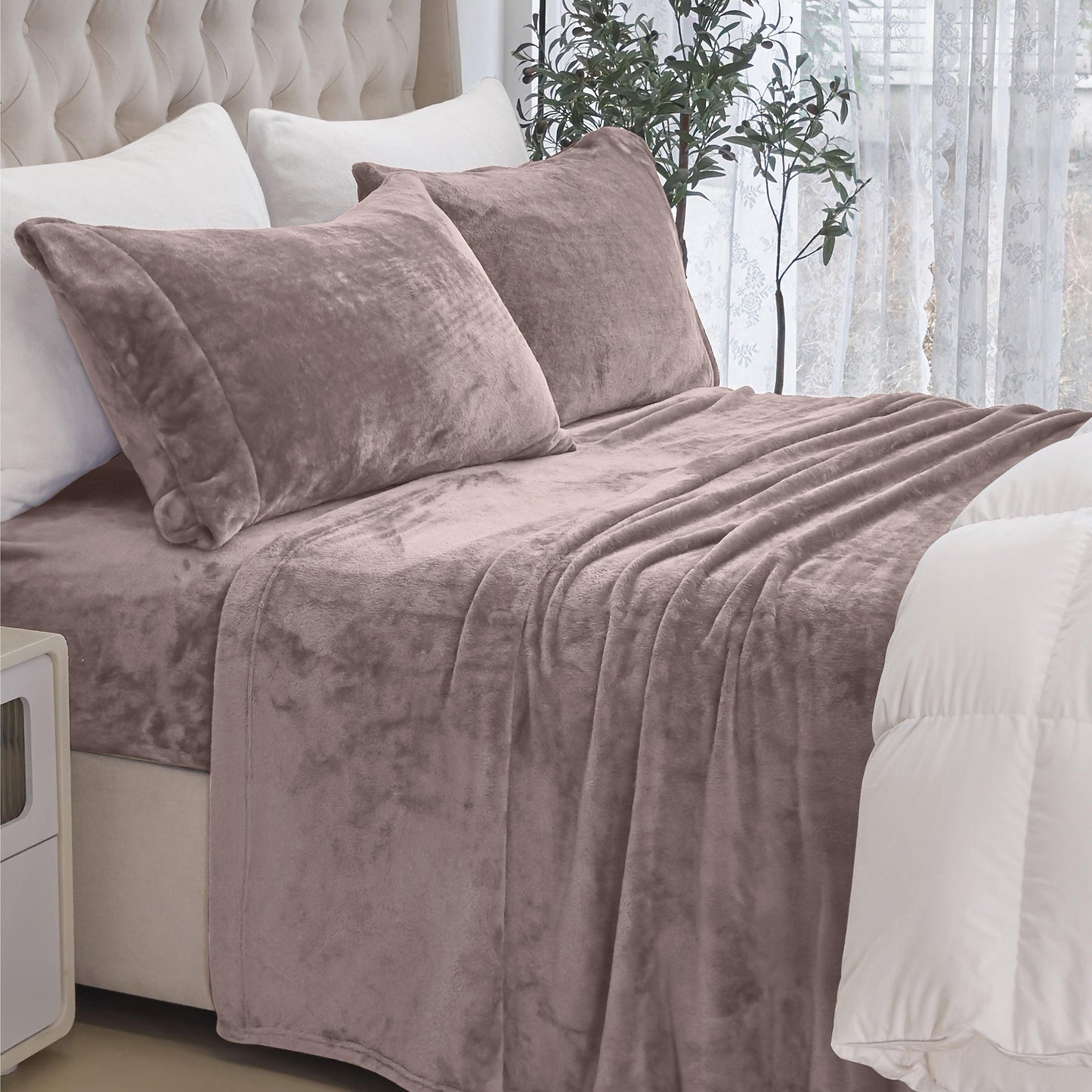 Elegant Comfort 4-Piece Velvet Plush Flannel Sheet Set