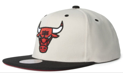 Mitchell & Ness Men's NBA Sail 2 Tone Snapback Bulls Snapback Caps