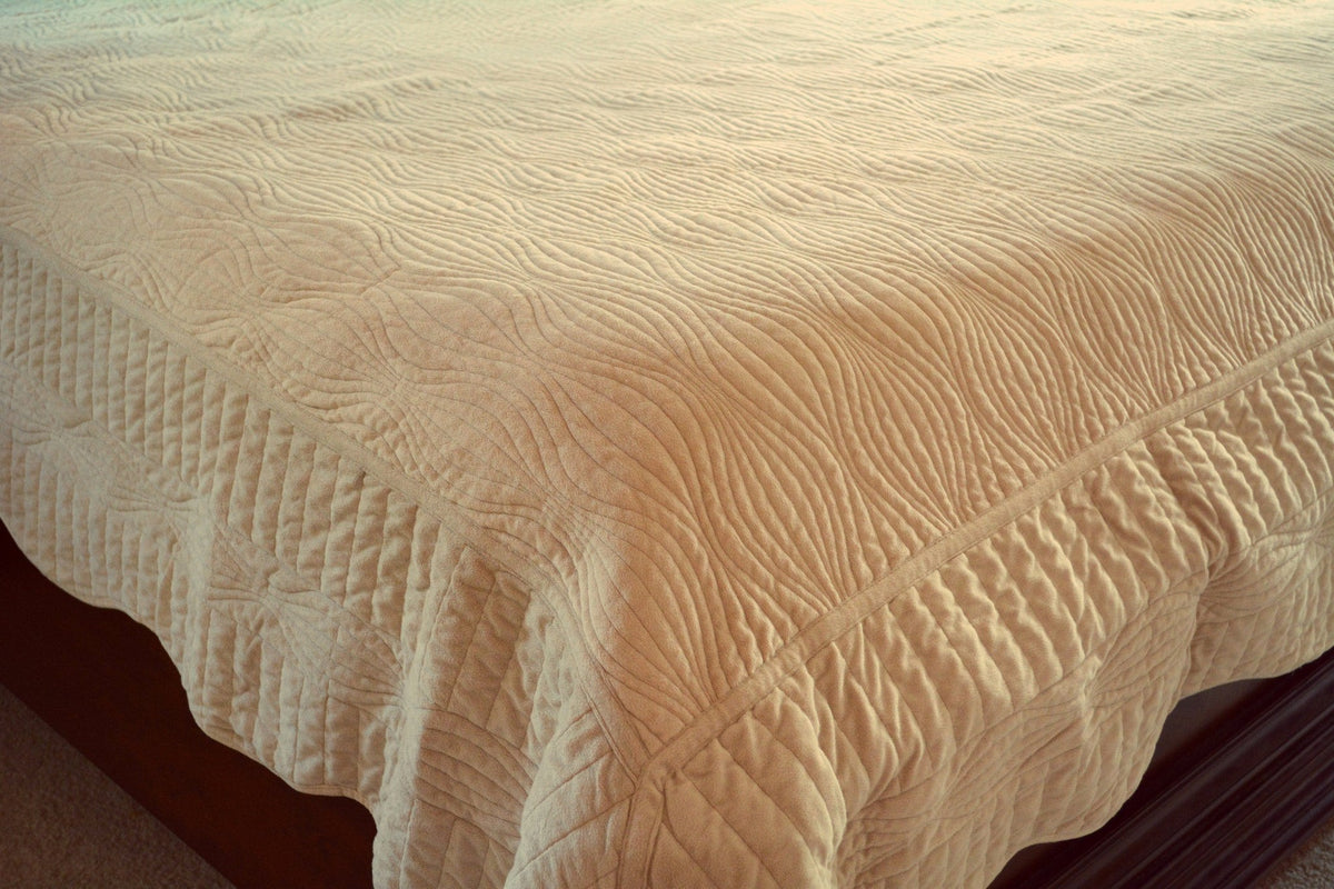 Tache Super Soft Tan Scalloped Good Vibration Quilted Fleece Bedspread Set (DXJ109041-1)