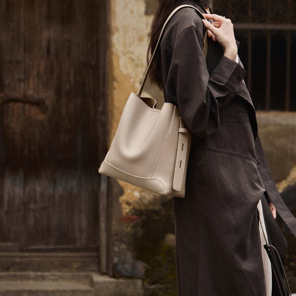 Taupe-
